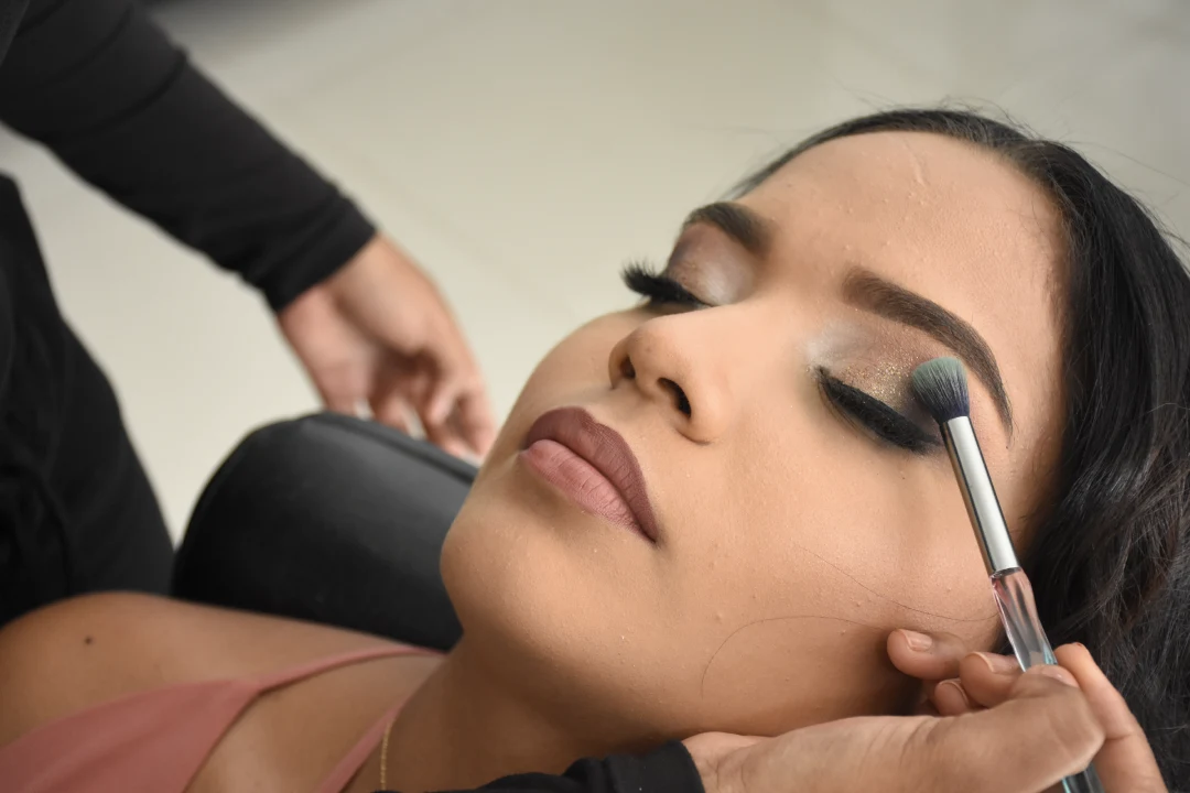 Maquillaje y peinado de novia realizado en el salón Mónica Cruz en Cartagena