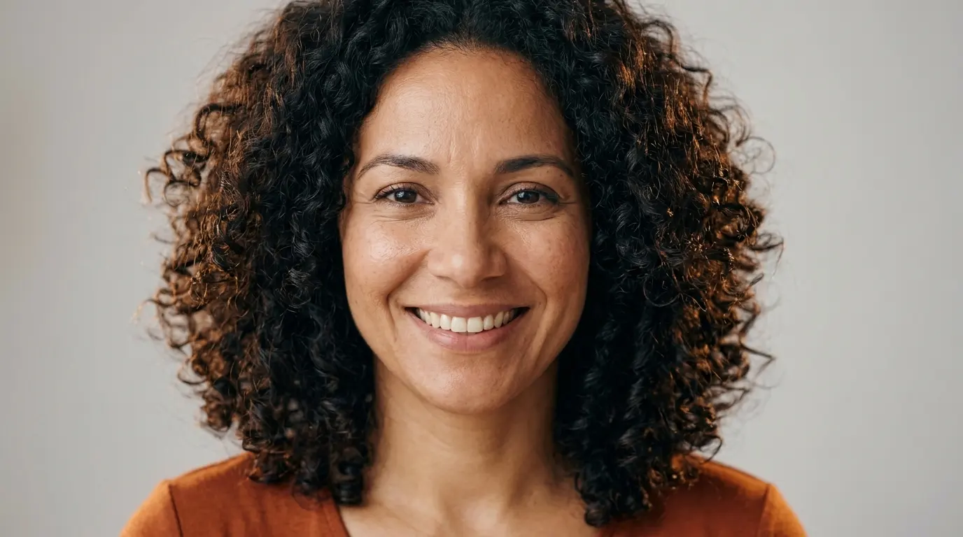 Cabello rizado definido y sin frizz en clima húmedo del Caribe