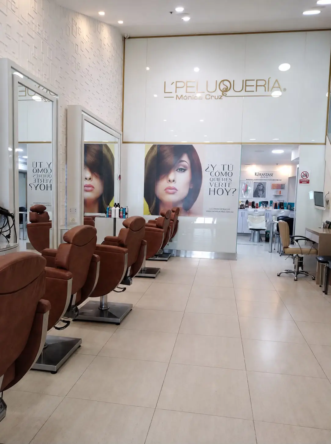 Espacios de peluqueria en sede de Mónica Cruz