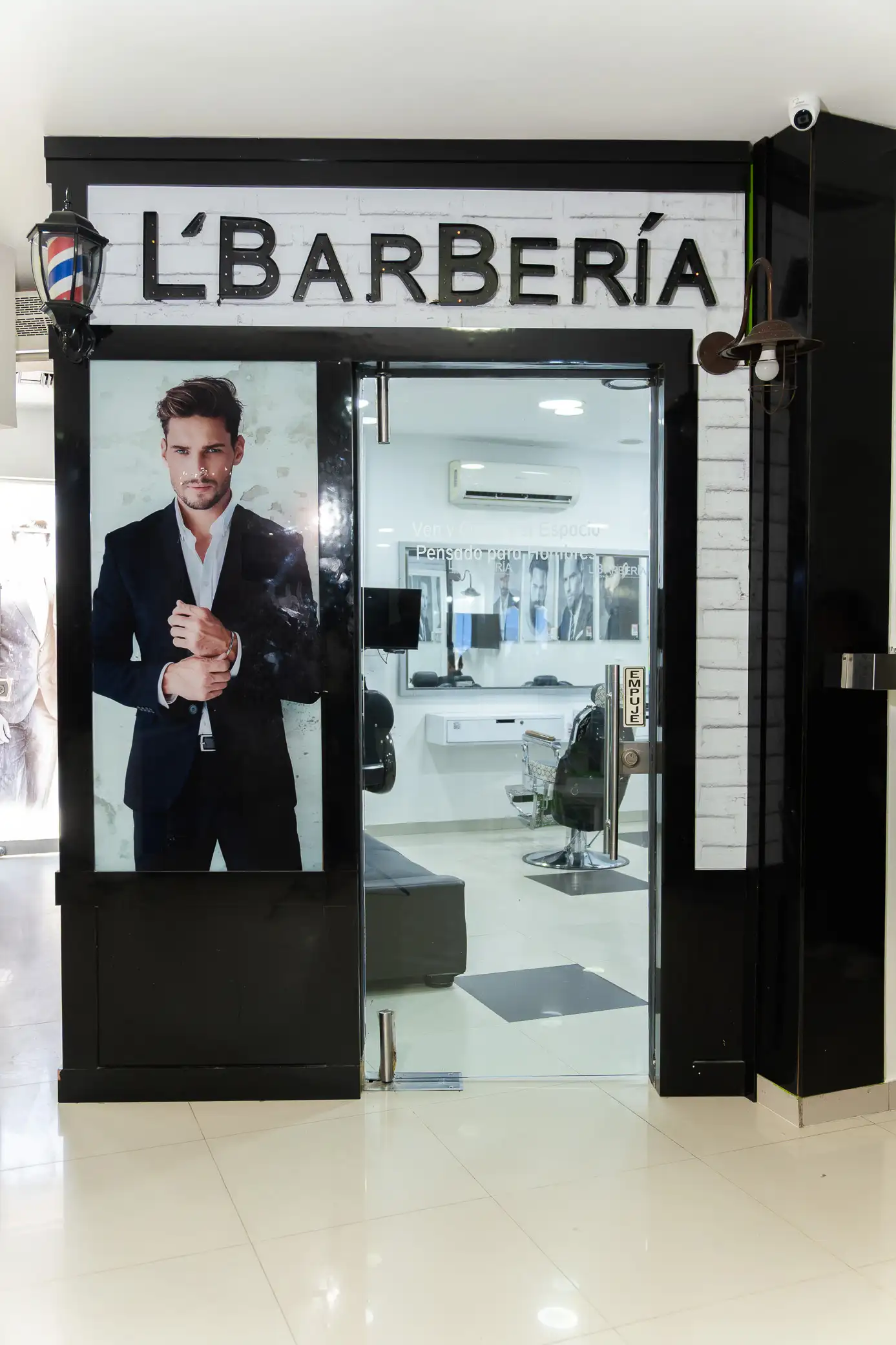 sección de Barberia y cuidado masculino